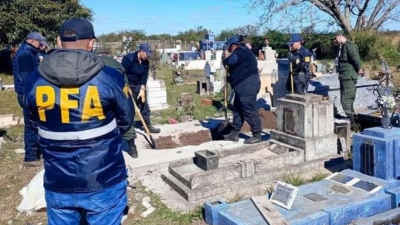 Desaparición de Loan: abrieron una losa en el cementerio
