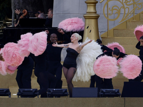 Lady Gaga actúa durante la ceremonia de apertura REUTERS/Amanda Perobelli.