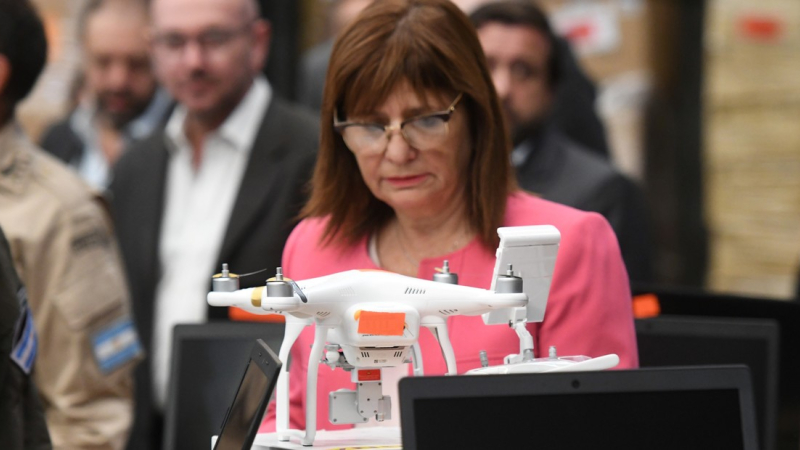 El Ministerio de Seguridad usará inteligencia artificial para vigilar las redes y "predecir futuros delitos"