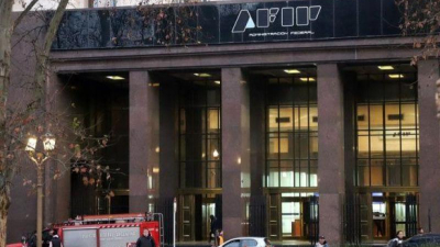 Con una mejora en el IVA, la recaudación de impuestos de julio cayó 8 por ciento interanual