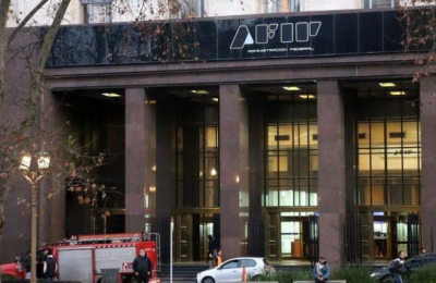 Con una mejora en el IVA, la recaudación de impuestos de julio cayó 8 por ciento interanual