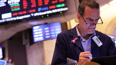 Derrumbe en las bolsas de todo el mundo: las tecnológicas lideran el lunes negro en Wall Street
