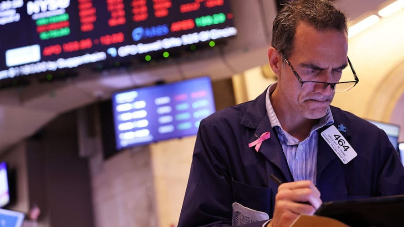 Derrumbe en las bolsas de todo el mundo: las tecnológicas lideran el lunes negro en Wall Street
