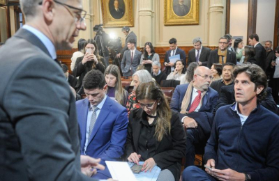 Con el apoyo de dos radicales, los K le dan un golpe al oficialismo en el Senado