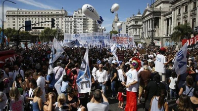 "No tiene nada que ver con la defensa de la escuela, es un ataque a los docentes"