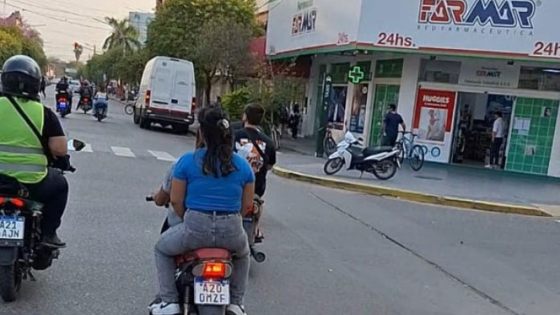 Secuestraron 18 motos por cruzar en rojo este jueves