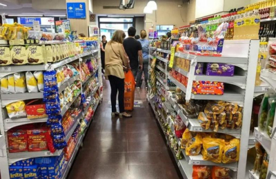 Baja el impuesto PAIS pero culpan a los municipios por los aumentos futuros