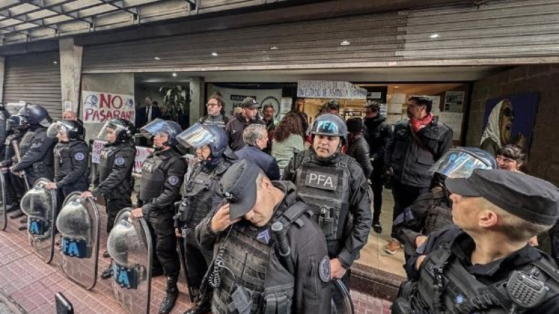La policía ocupó la Universidad Madres de Plaza de Mayo