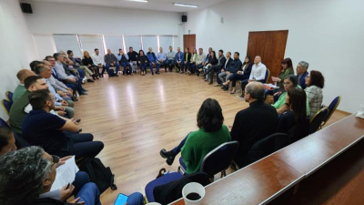 Intendentes "de Capitanich" desafían y piden que el crédito sea en pesos