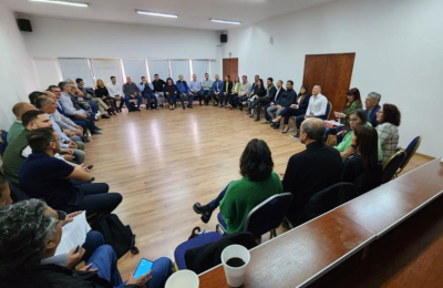 Intendentes "de Capitanich" desafían y piden que el crédito sea en pesos