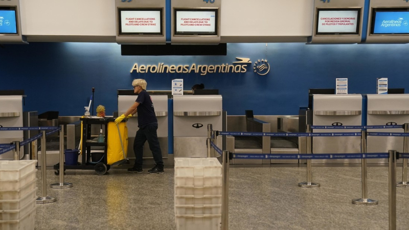 Los gremios salieron a mostrar recibos de trabajadores con un año de antigüedad y acusaron al Gobierno de mentir