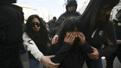 La madre de la niña rociada con gas pimienta por un policía federal denunció a Patricia Bullrich