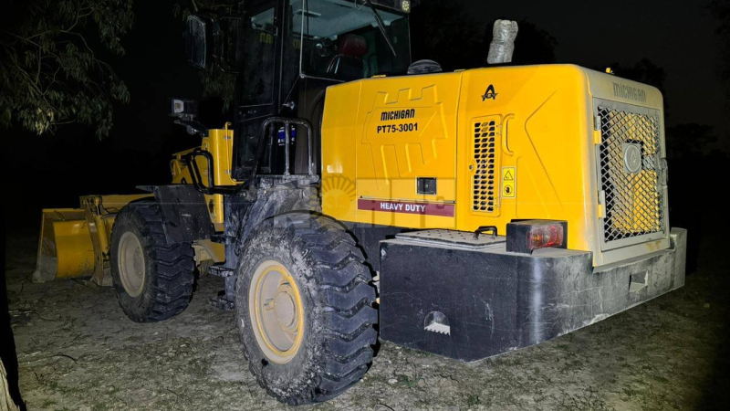 Los misteriosos movimientos de una máquina de $123 millones que estaba en el campo de Tito López