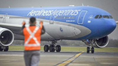 Por decreto, Milei declaró a Aerolíneas Argentinas "sujeta a privatización"