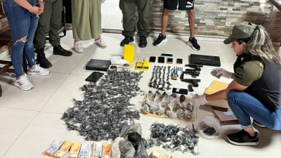 Decomisan cocaína, marihuana y sumas millonarias en 10 allanamientos