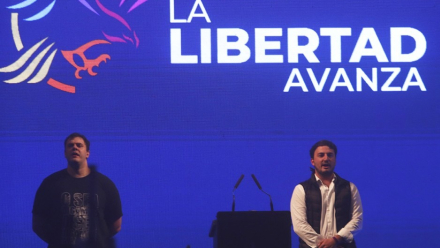 El Gordo Dan y el diputado Romo en Parque Lezama.jpg