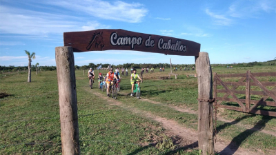 Resistencia distinta: domingo de ciclismo y cabalgata