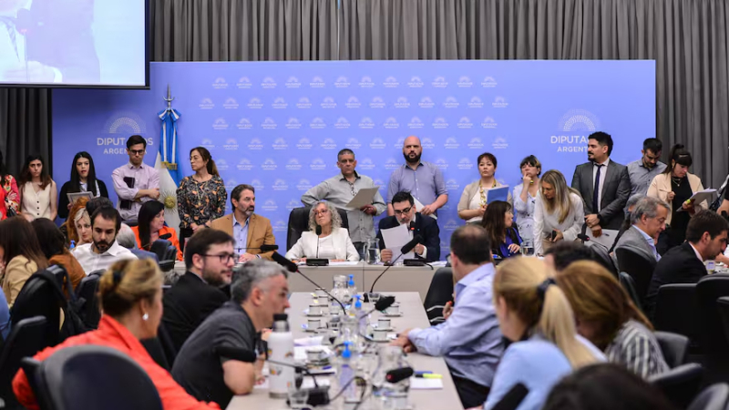 Diputados opositores lograron dictaminar la regulación de las apuestas online