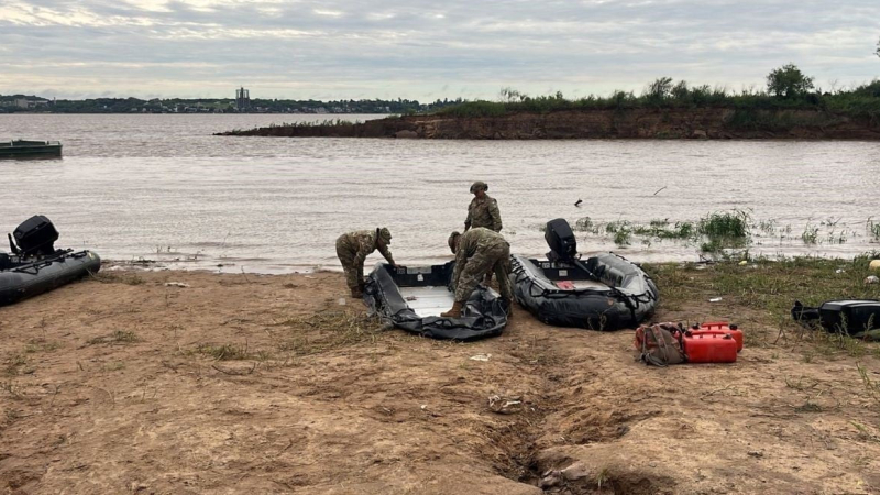 Buscan a un sargento del Ejército Argentino que cayó al río Paraná luego de que su embarcación se diera vuelta
