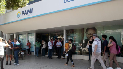 Gran concurrencia de jubilados en el PAMI en busca del subsidio social