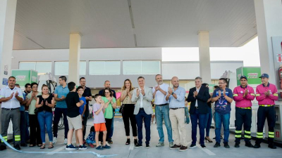 Zdero acompañó inauguración de estación de servicio en Tirol