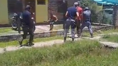 Nueve policías, gas lacrimógeno y dos disparos en las piernas para reducir a un cómplice de un fugitivo