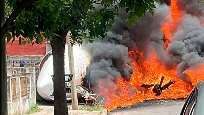 Se despistó un avión en San Fernando y chocó contra una casa: murieron el piloto y el copiloto
