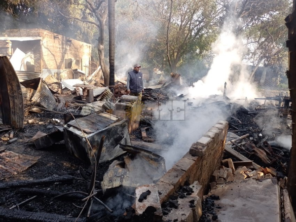 Incendio de una carpintería con pérdidas totales. 16-08-24.