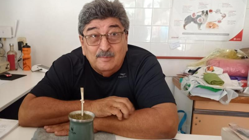 "Les pido dos brazos y un corazón grande"