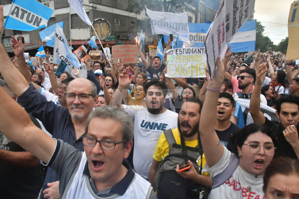 <p>Marcha en Resistencia en defensa de la universidad pública y gratuita.</p>