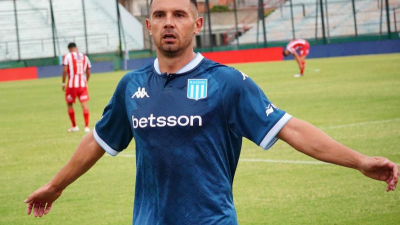 Racing fue efectivo ante Barracas Central y comenzó el torneo con una sonrisa
