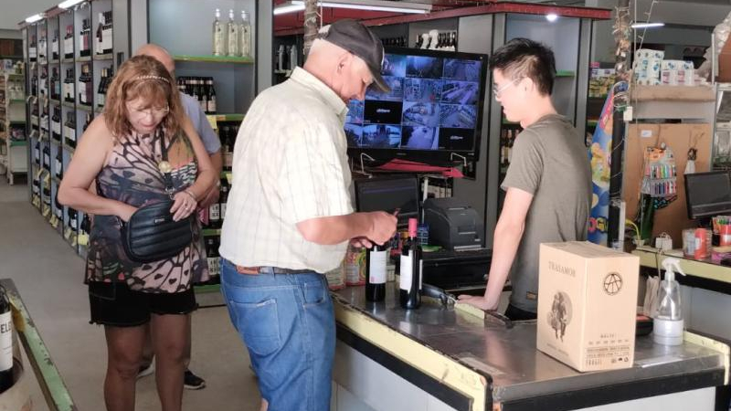 Con el aumento, empleados de comercio perciben como piso desde $913.000