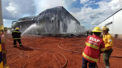 Se incendió el depósito de una reconocida yerba mate y se perdieron más de dos millones de kilos