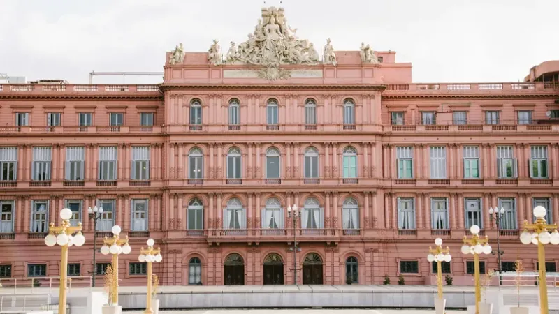 El Gobierno eliminó la Secretaría de Prensa y sumó el área de Inteligencia a la Presidencia