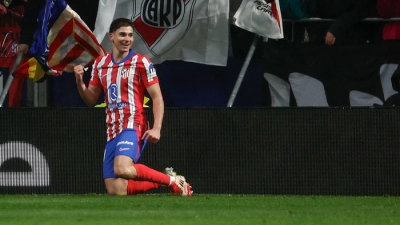 La "Araña" Julián Álvarez lleva al Atlético de Madrid a la punta