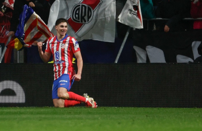 La "Araña" Julián Álvarez lleva al Atlético de Madrid a la punta