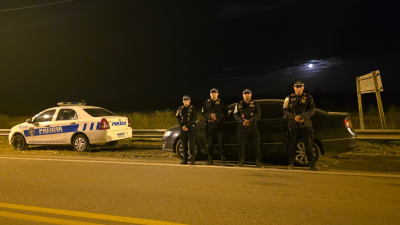 Recuperaron un auto, una moto y detuvieron a dos personas con pedido de captura
