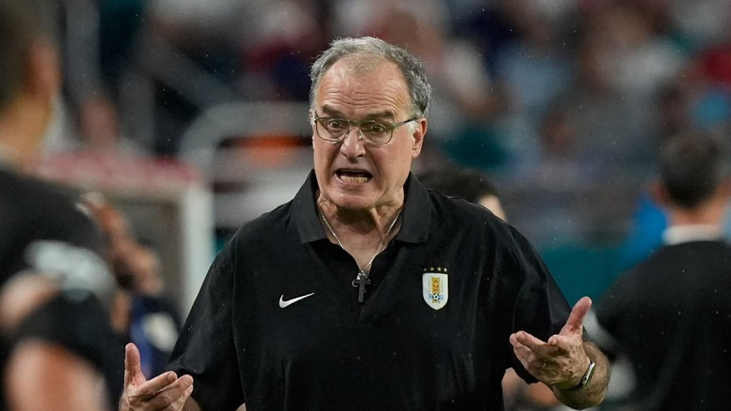 Marcelo Bielsa desafectó a varios jugadores y crece la tensión en el plantel