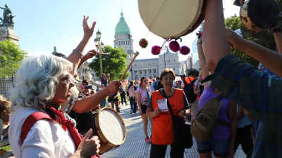 Nueva marcha de jubilados en el Congreso y la policía dispuso vallas en la zona
