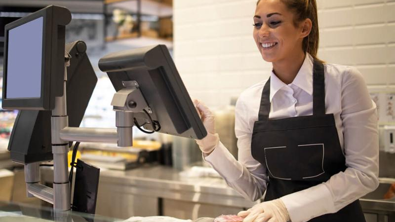 Salario bruto que pagan las empresas se reduce a menos de la mitad por costo laboral e impuestos