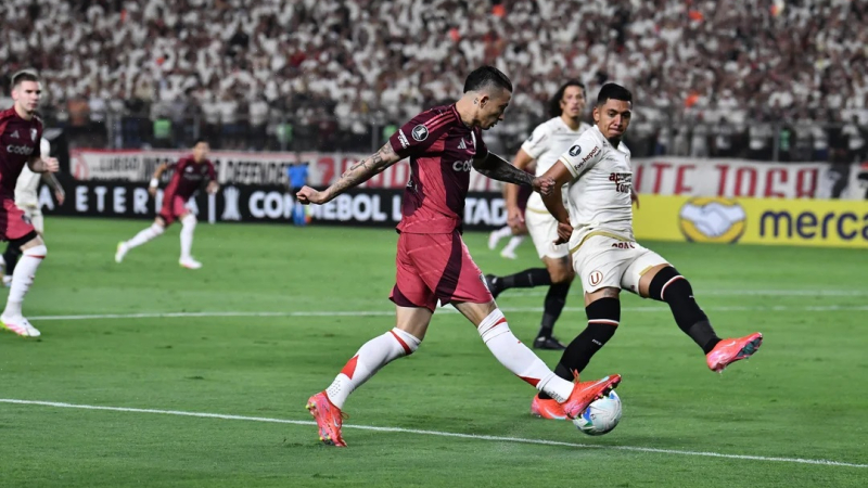 River transpiró, pero ganó un partido chivo en su debut en la Copa Libertadores