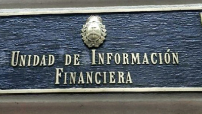 El gobierno recorta funciones clave de la UIF