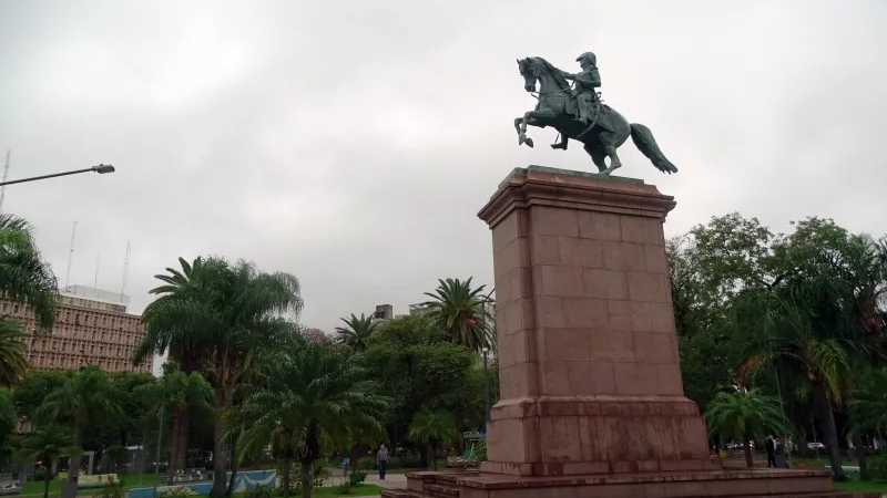 La plaza central, emblema urbano y cultural, cumplió 136 años