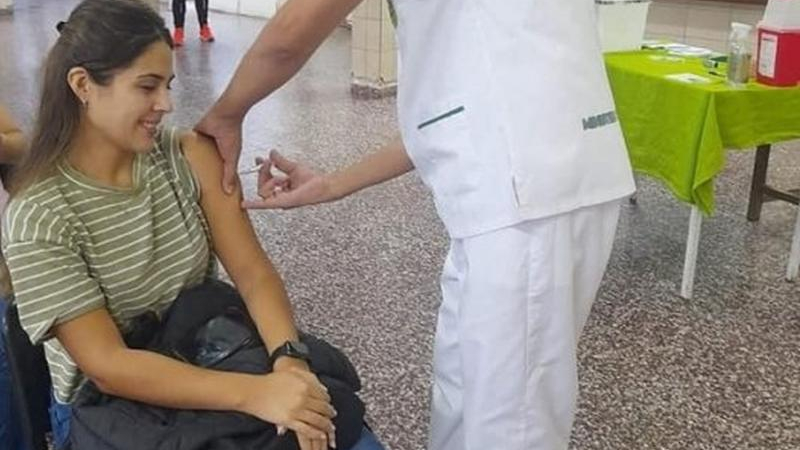 La gente ya no se cuida tanto y subieron los contagios de Covid y gripes A y B