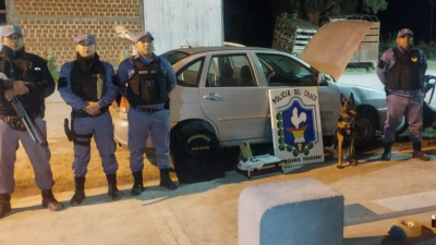 Hallaron droga y una mujer quiso golpear a los policías
