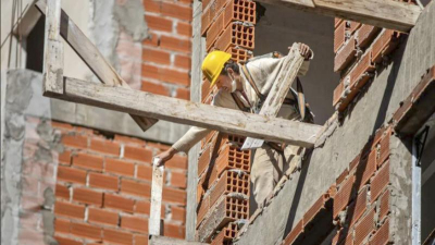 La construcción repuntó 5,1% en abril y anotó su mayor alza en casi un año