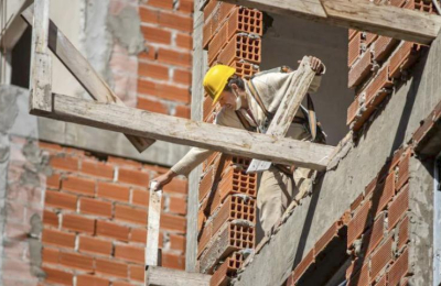 La construcción repuntó 5,1% en abril y anotó su mayor alza en casi un año