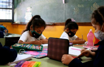 El aumento de casos de Covid y gripe A impuso medidas en todas las escuelas