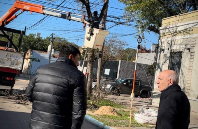 Secheep refuerza el alumbrado público con tareas de poda