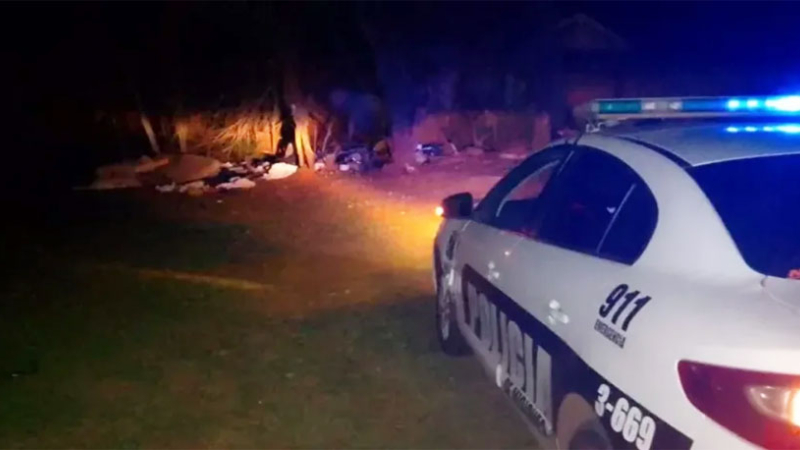 Detuvieron a un hombre tras ser filmado mientras arrastraba un cuerpo a un descampado